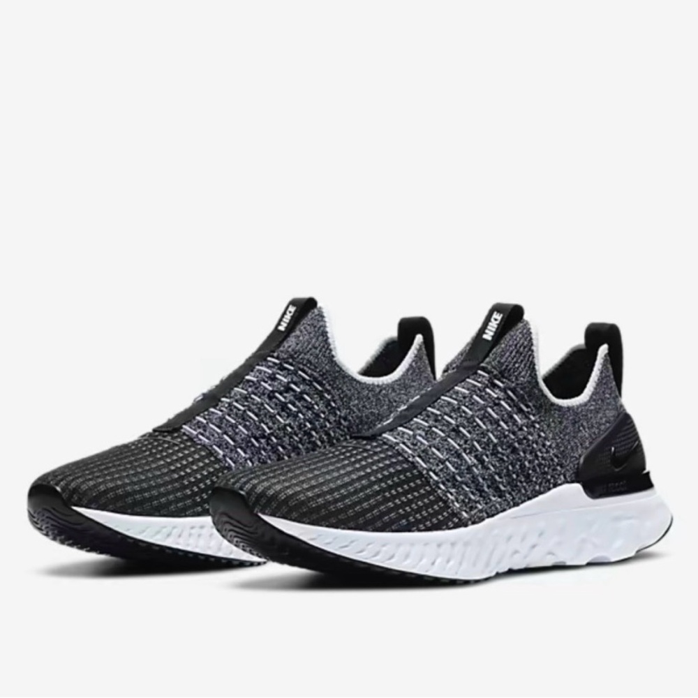 Nike Phantom React Run Flyknitt size 5.5